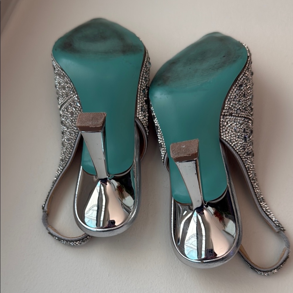 Shimmering Silver Slingback Heels - Picture 5 of 6